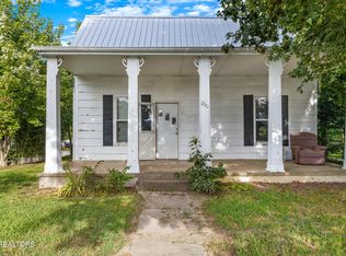 230 Pennsylvania Ave, Etowah, TN 37331