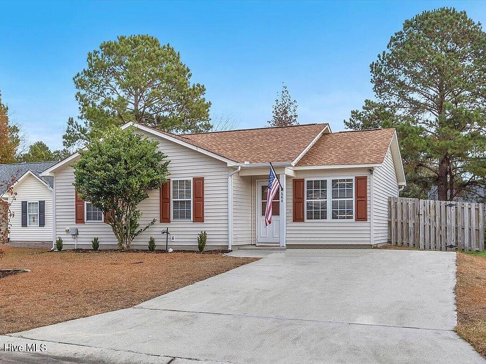 1st image of 644 Serene Court NE