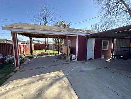 3rd image of 1410 Burke Dr