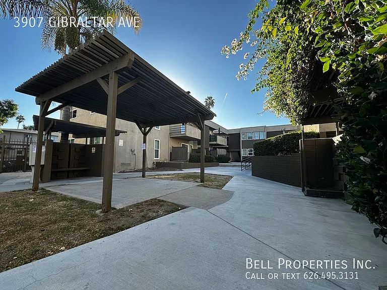 3907 Gibraltar Ave — Photo 9