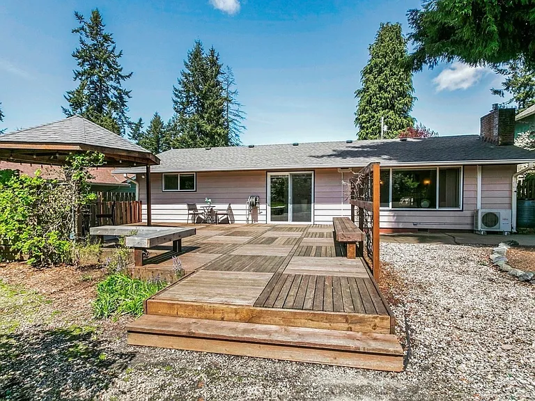 516 47th St SE — Photo 8
