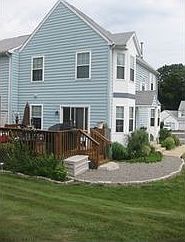 Side with deck with use of the yard
