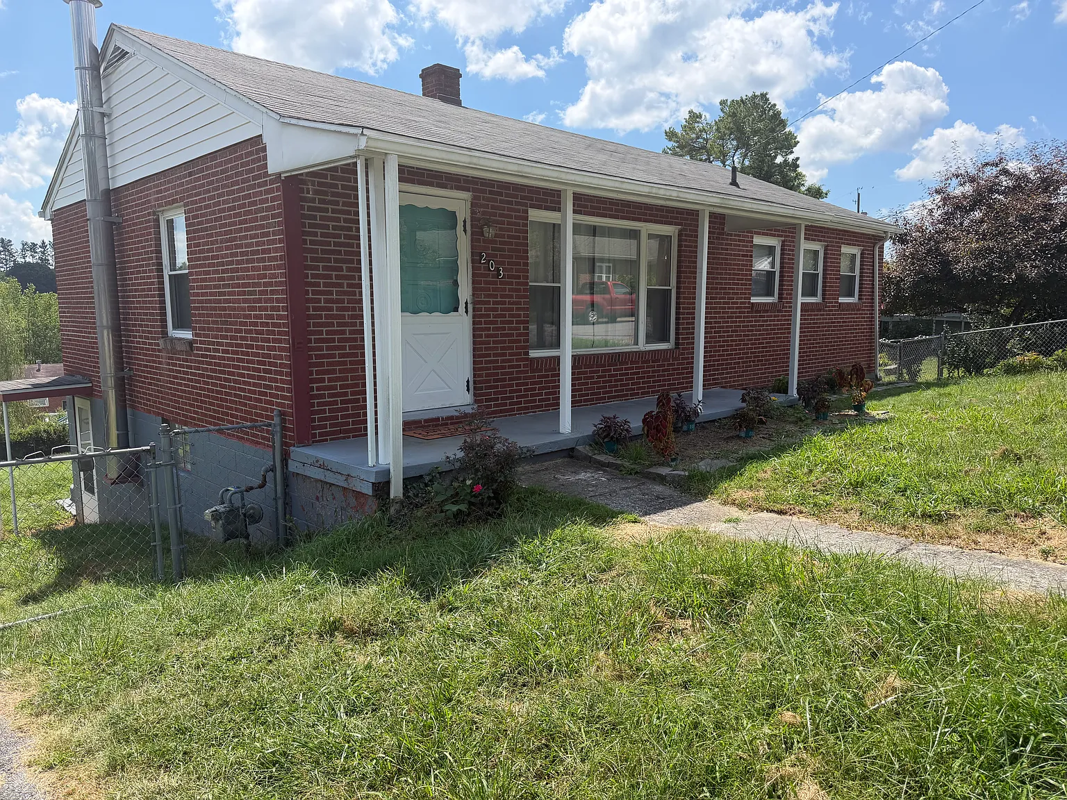 3 bed, 1476 sqft, $400 — Photo 2