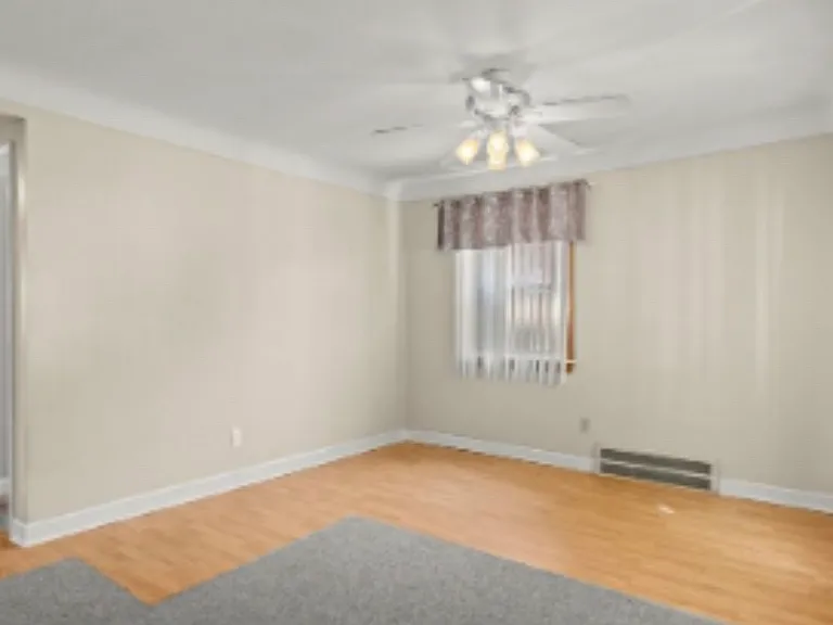15587 Russell Ave — Photo 4