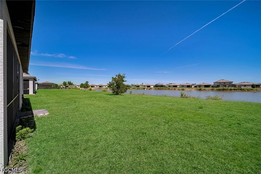 4 bed, 3.0 bath, 2032 sqft, $3,000 — Photo 3