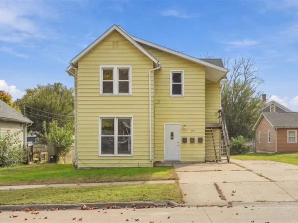 309 E 2nd St, Washington, IA 52353
