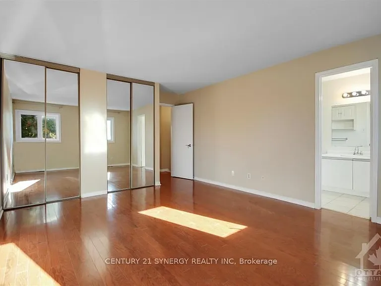 532 Pocono Cres — Photo 18