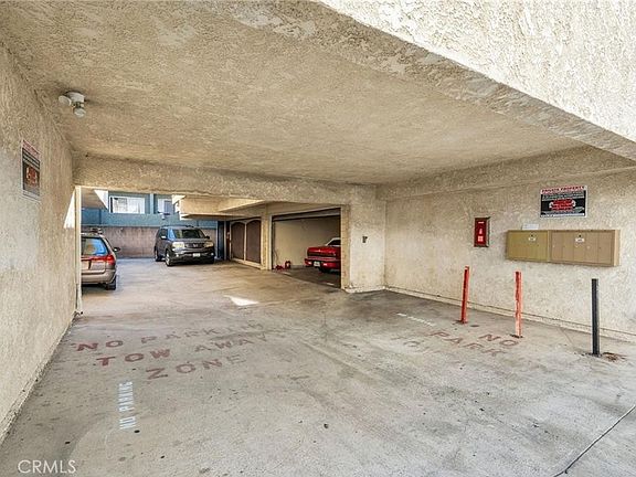 3rd image of 15917 Prairie Ave