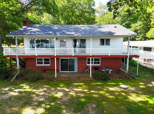 50180 Adams Dr, Dowagiac, MI 49047