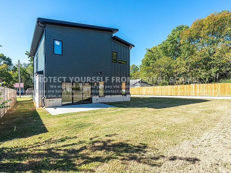 956 W Boone St — Photo 22