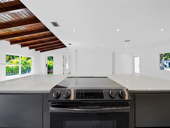 5th image of 400 Sansovino Ave