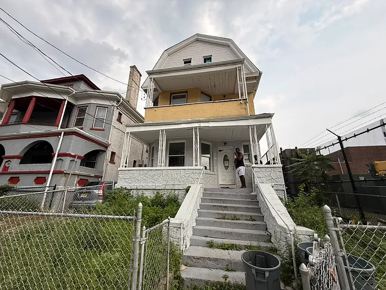 40 Coit St #1 — Photo 1
