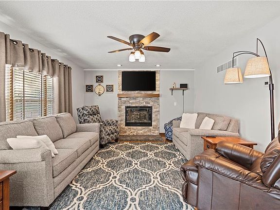 3rd image of 953 Yancey St