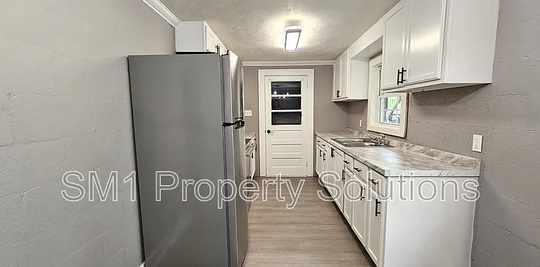 1001 Burton Ave — Photo 5