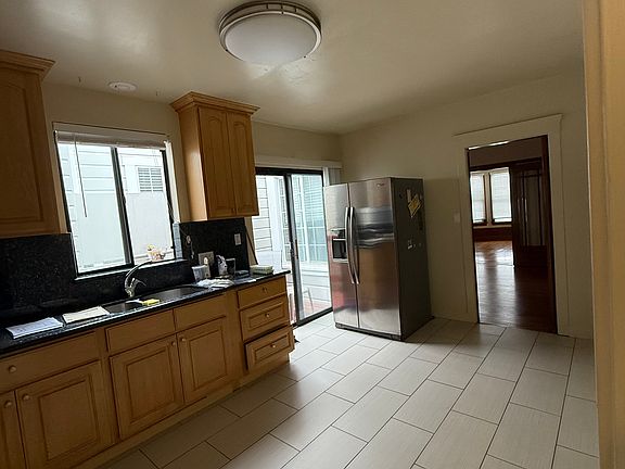 5th image of 1258 39th Ave