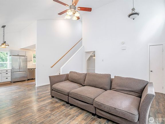 5th image of 10918 195th Avenue E