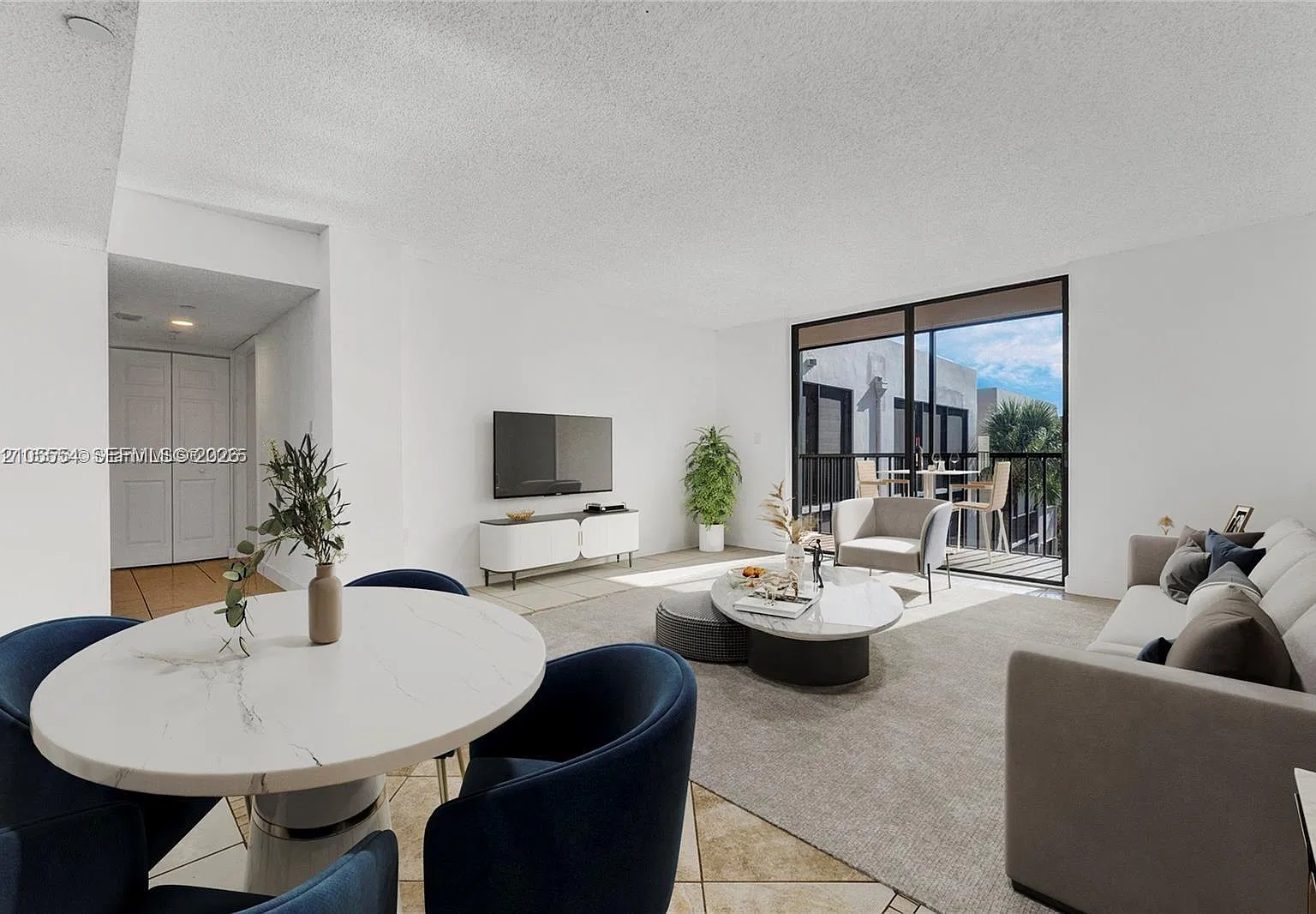 Horizons West Condo #7 — Photo 3
