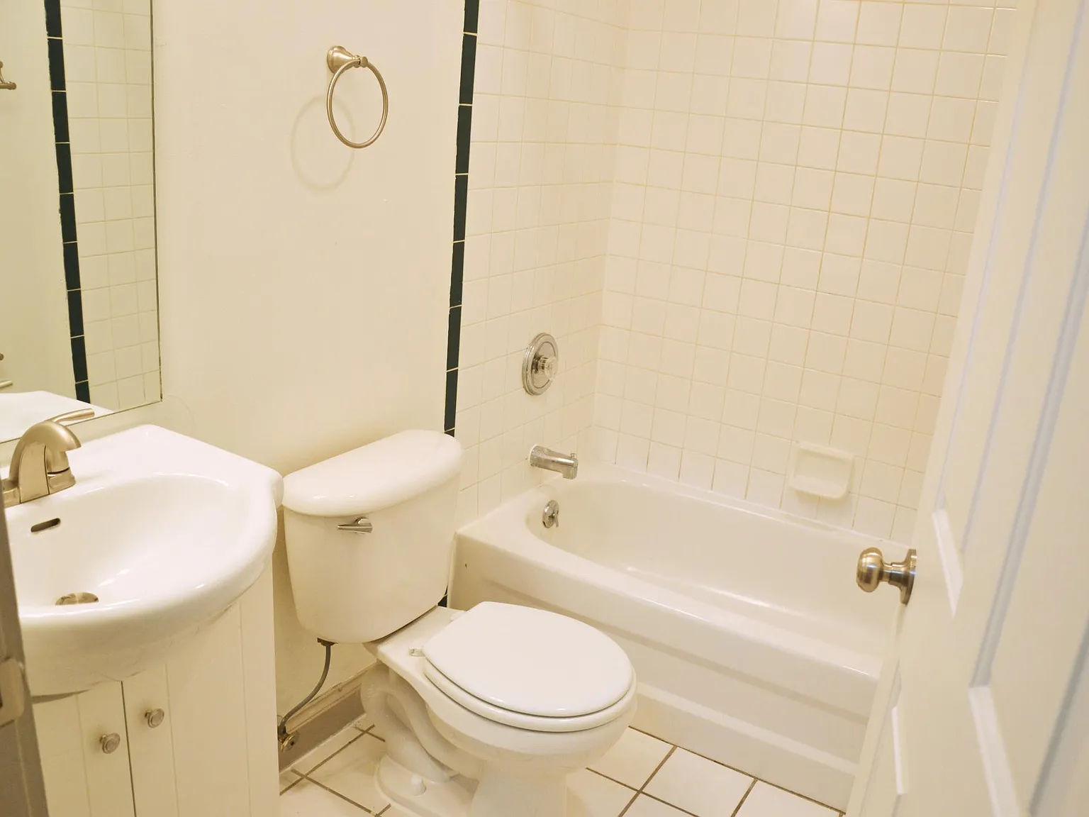 2 bed, 885 sqft, $1,195 — Photo 3