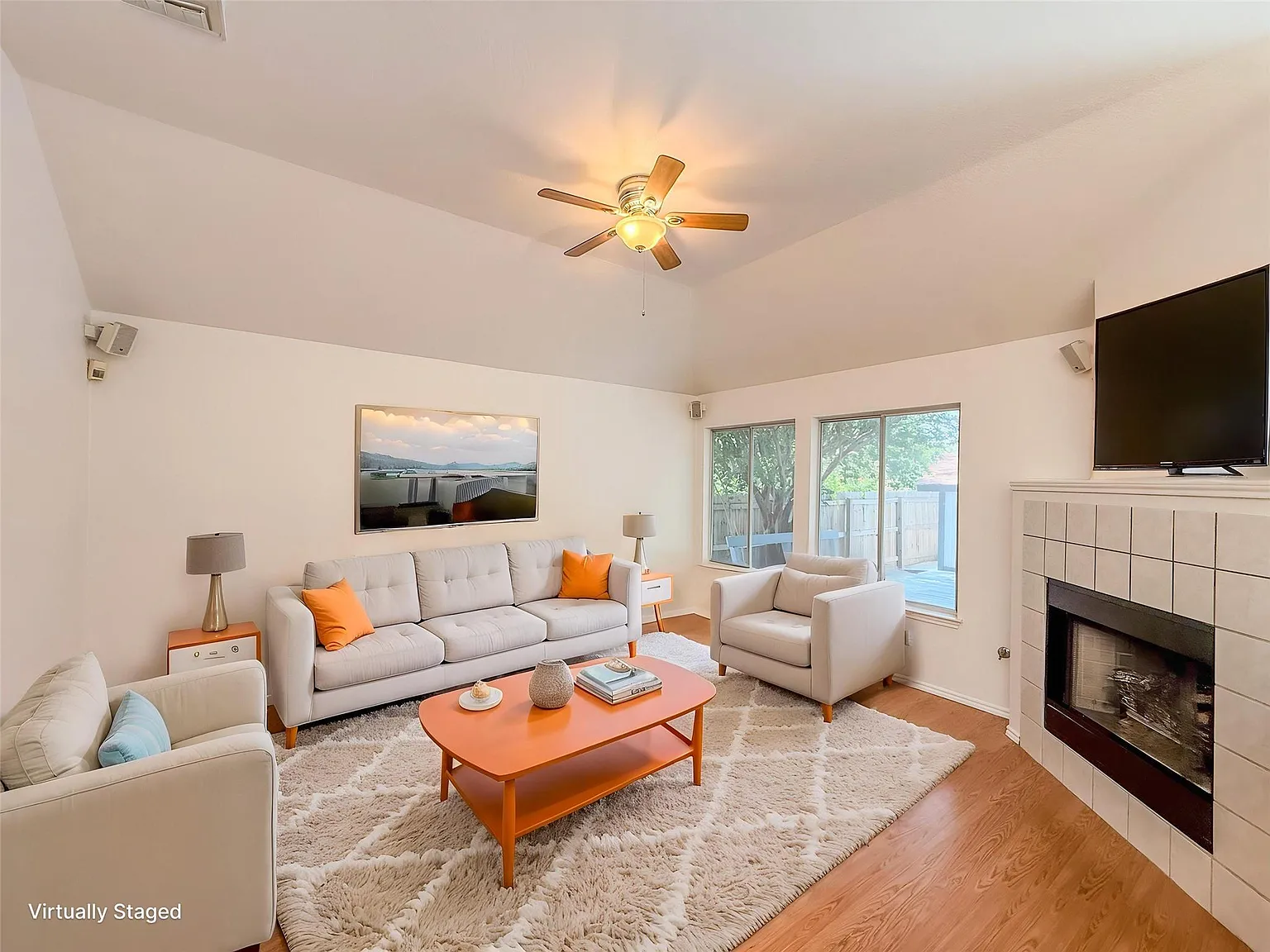 3 bed, 2.0 bath, 2081 sqft, $2,300 — Photo 4
