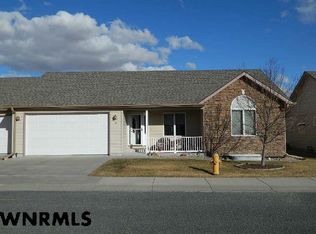 16 Stoney Creek Dr, Scottsbluff, NE 69361