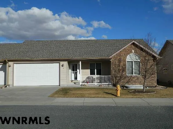 16 Stoney Creek Dr, Scottsbluff, NE 69361