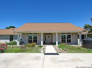 2805 County Road 651, Devine, TX 78016