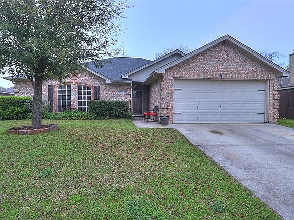 2nd image of 605 Sawyer Dr