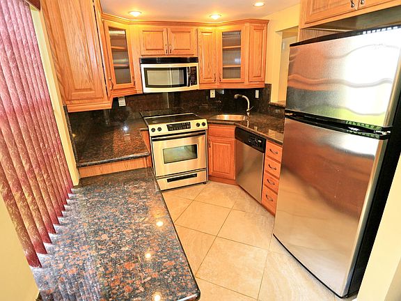 2nd image of 741 Burgundy St #P