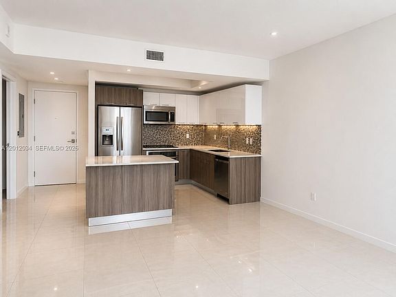 2nd image of 5300 Paseo Dr #405