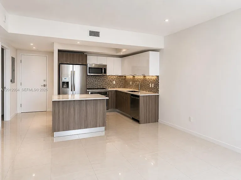 5300 Paseo Dr #405 — Photo 2