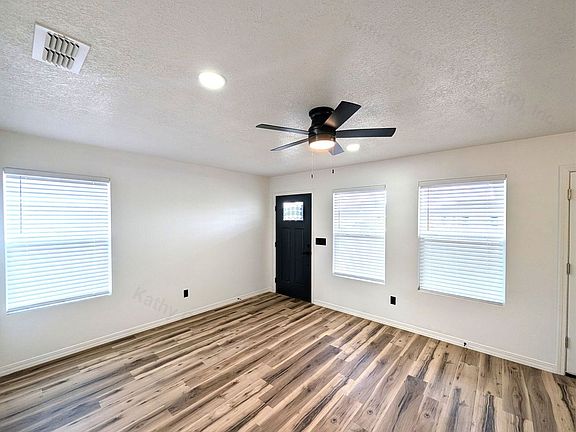 5th image of 140 Chisum Dr APT B