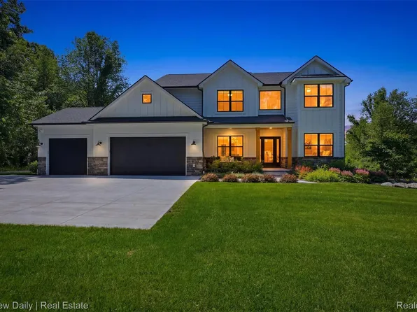 4661 Spears Rd, Pinckney, MI 48169