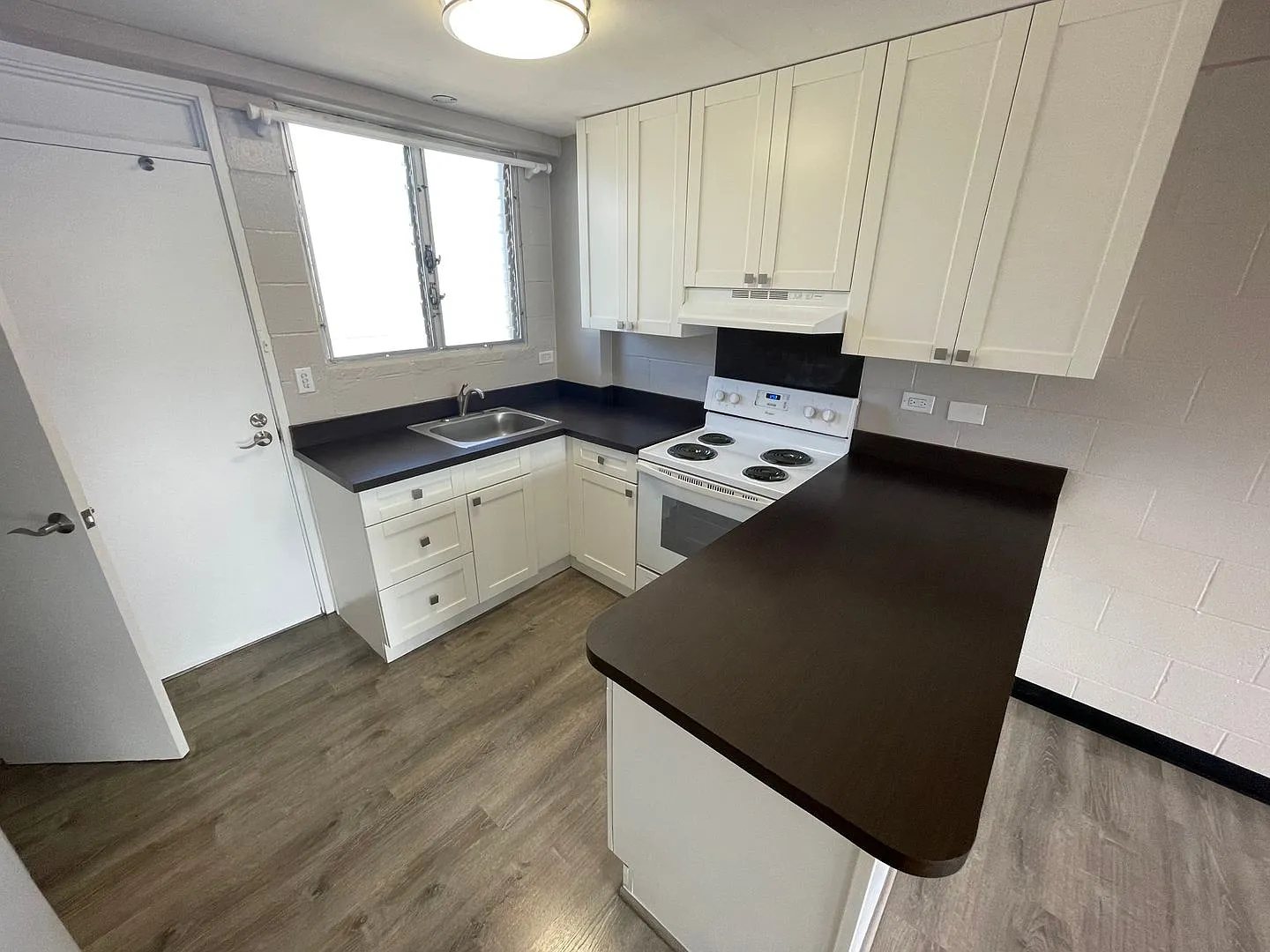 Kailua Town Apartments - 82 — Photo 2