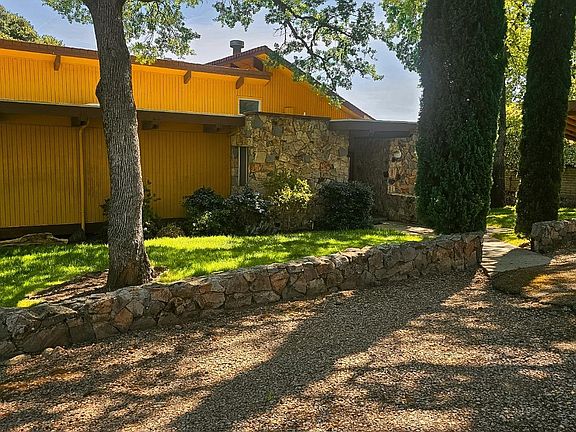 2nd image of 2587 Burns Rd