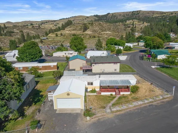 2112 Northpoint Ct, Seven Bays, WA 99122