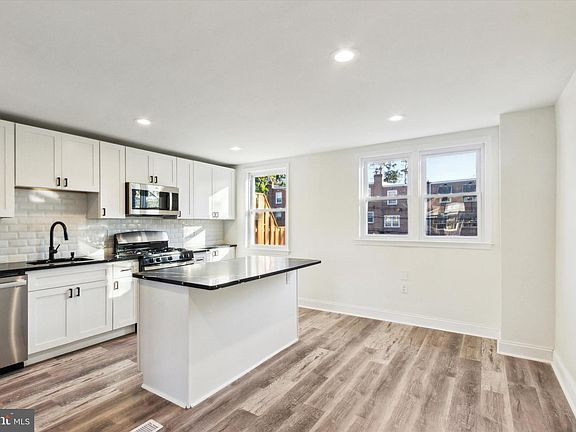 4th image of 906 Poplar Ave