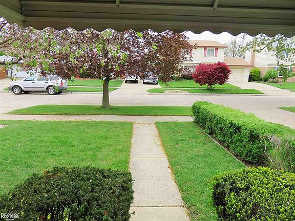 5th image of 30428 Hennigan St