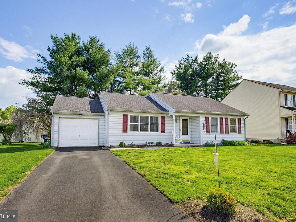 1st image of 212 Sycamore Ln