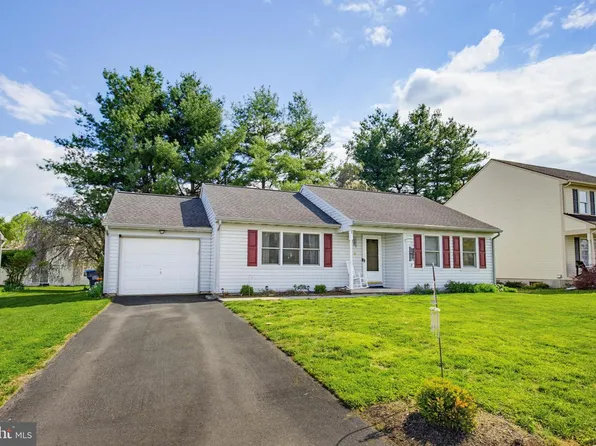 212 Sycamore Ln, New Holland, PA 17557
