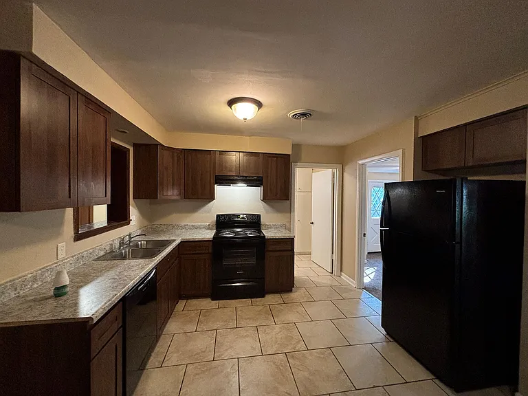 6900 Cloverdale Dr — Photo 12