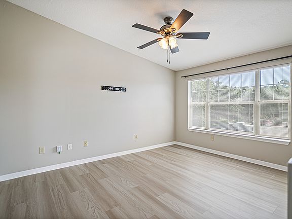 5th image of 33201 Harbour Vista Cir
