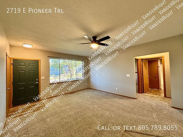 2719 E Pioneer Trl — Photo 2