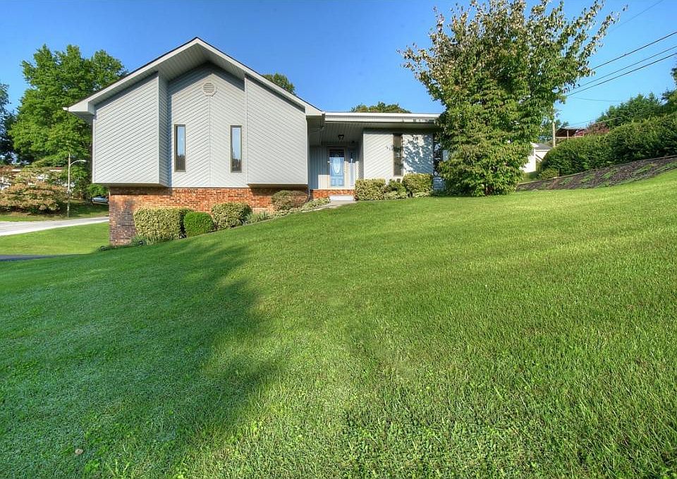 1st image of 2200 Louita Dr