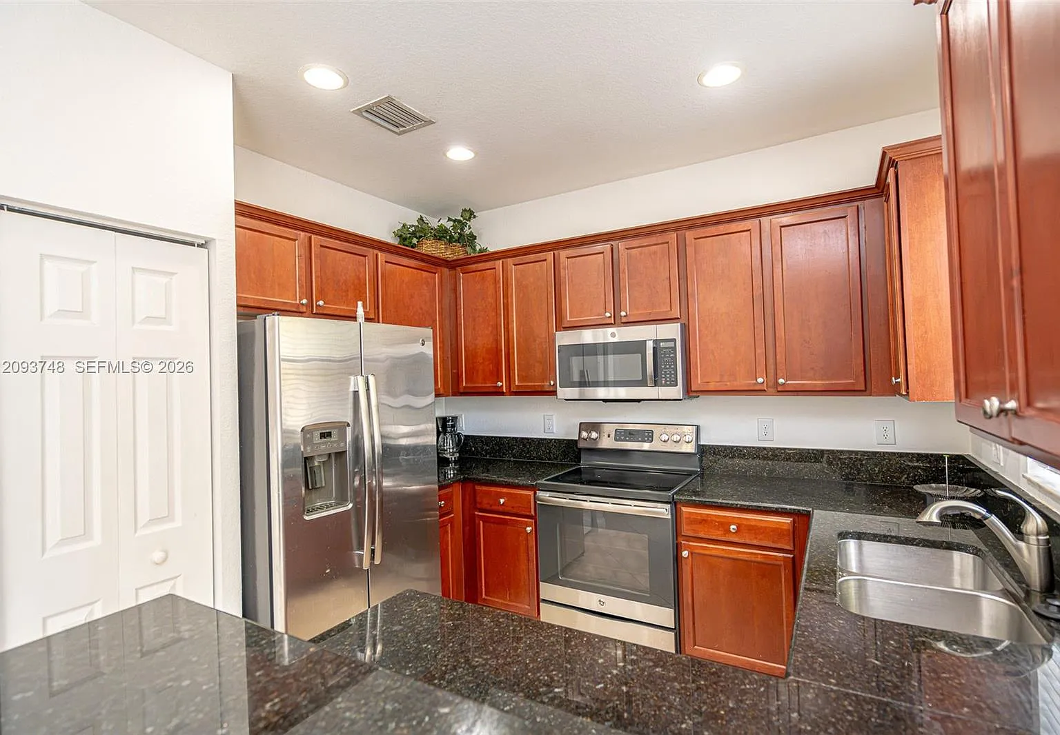 8815 NW 116th Ct — Photo 2