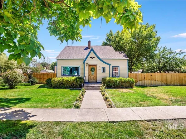 606 Montana St, Gooding, ID 83330