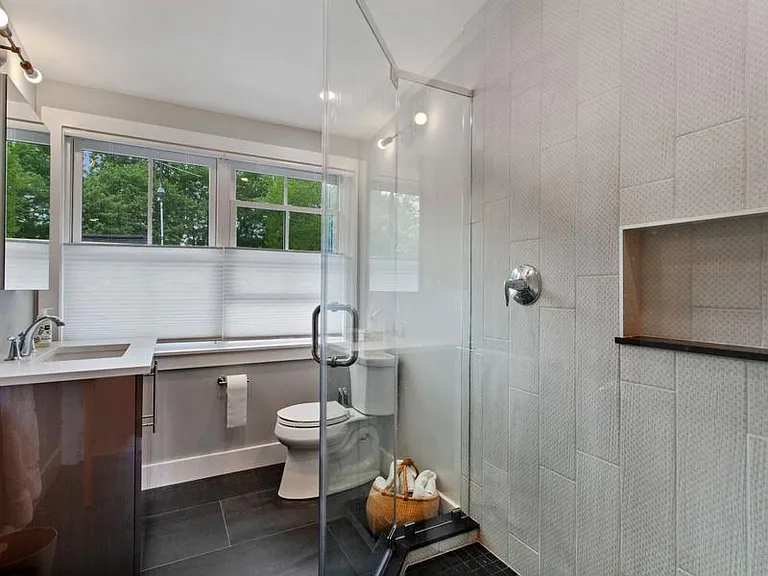 107 Fairmont St #A — Photo 9