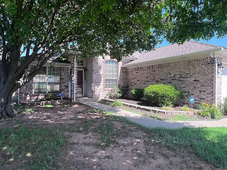 16232 Seminole Dr — Photo 2