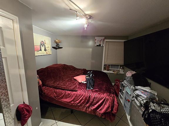 4th image of 1118 85th St