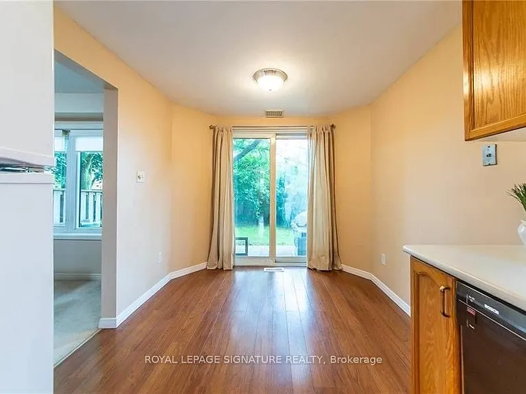 426 Downsview Pl — Photo 5