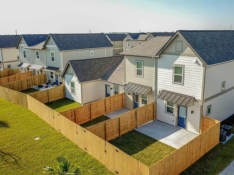 Country Lane Townhomes — Photo 1